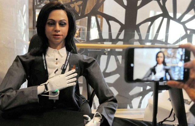 India-launches-first-ever-robot-astronaut-1024x663