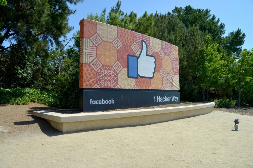 Facebook bans deceptive, modified media