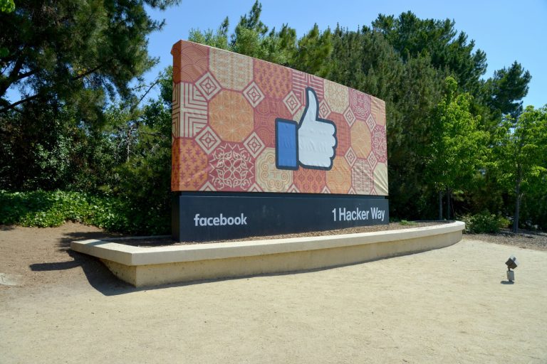 Facebook bans deceptive, modified media