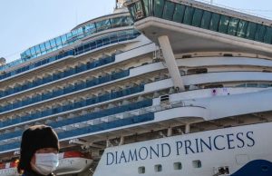 Uninfected passengers disembark from virus-hit ship in Japan
