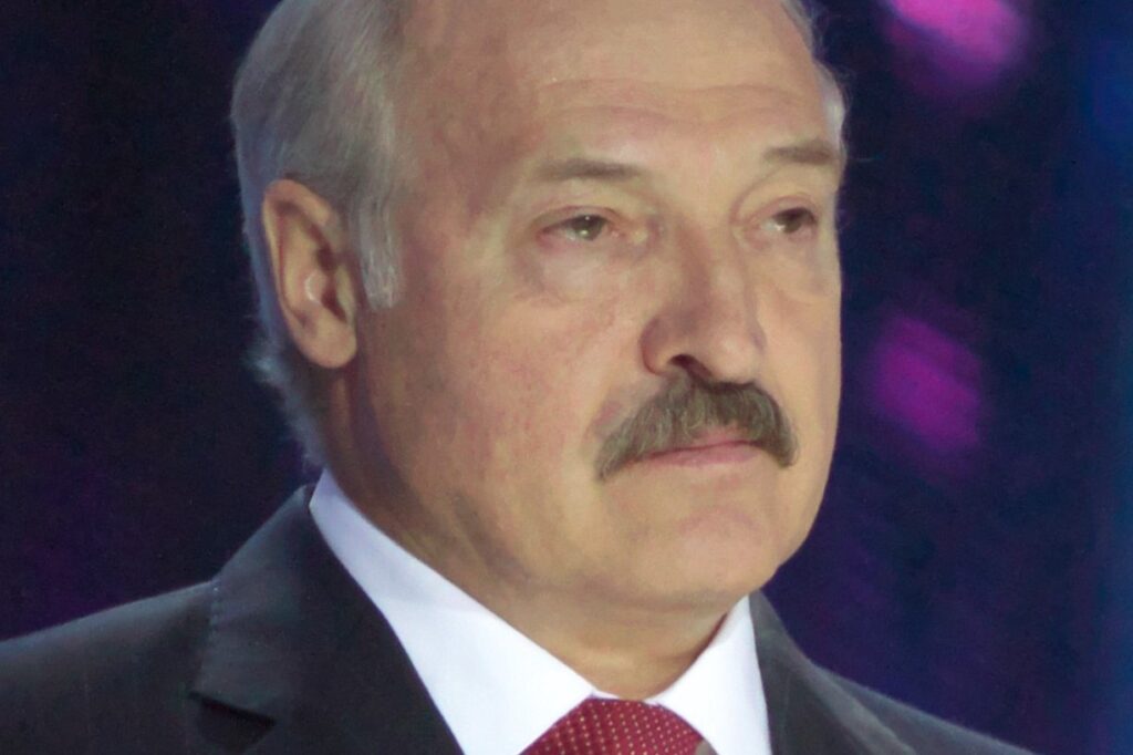 Lukashenko warns Belarus university: Internet shutdown for protests