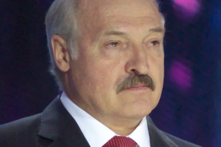 Lukashenko warns Belarus university: Internet shutdown for protests
