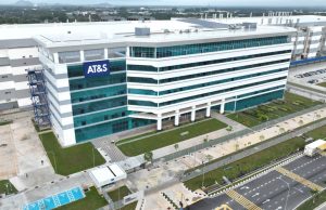 AT&S Invests 8.5B Ringgit in Malaysia PCB Plant CEO Andreas Gerstenmayer and Malaysian PM Muhyiddin Yassin shake hands on video call sealing the 8.5 billion ringgit AT&S plant deal.