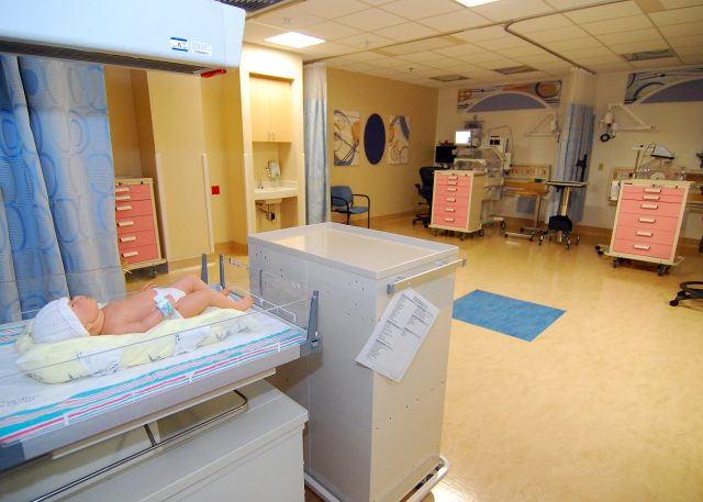 Fire at Indian hospital kills ten infants, injures sixteen others nearby Firefighters and medics evacuate incubators from a smoke-filled neonatal ICU corridor after flames erupt in the Jhansi hospital ward.
