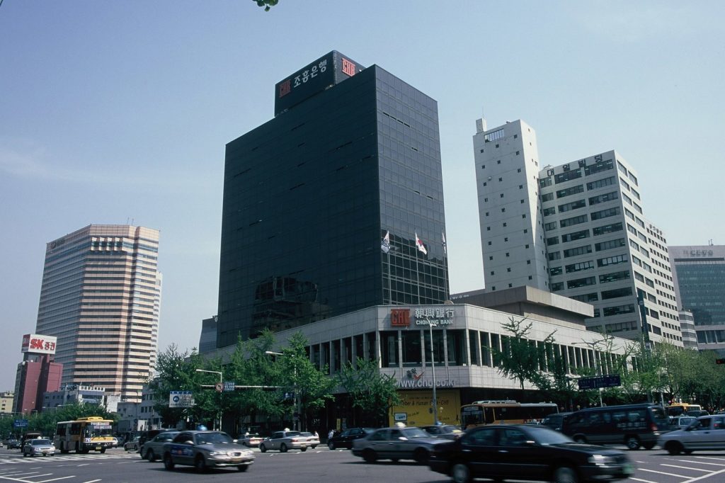 Crypto Surrenders to Banks as Institutions Build on Existing Systems