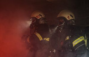 Milwaukee Apartment Fire Kills Five, Displaces Hundreds Firefighters battle flames and smoke pouring from a four-story apartment building in Milwaukee as residents flee the early morning blaze.