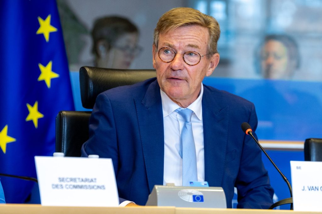 EU Parliament Committee Asks Commission to Assess DeFi, Staking, and NFT Rules