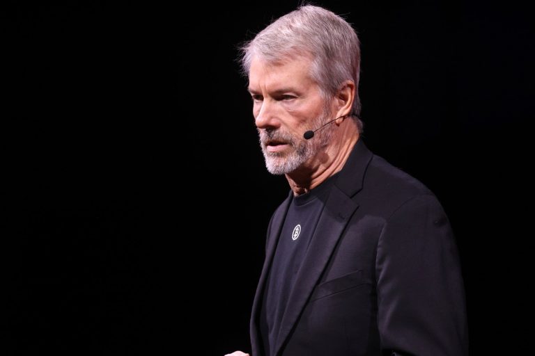 Michael Saylor’s Strategy stabilizes after Bitcoin volatility triggers financial reassessment