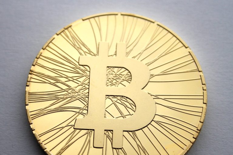 Bitcoin Drops Below $83K, Wiping Out $550M in Leveraged Bets