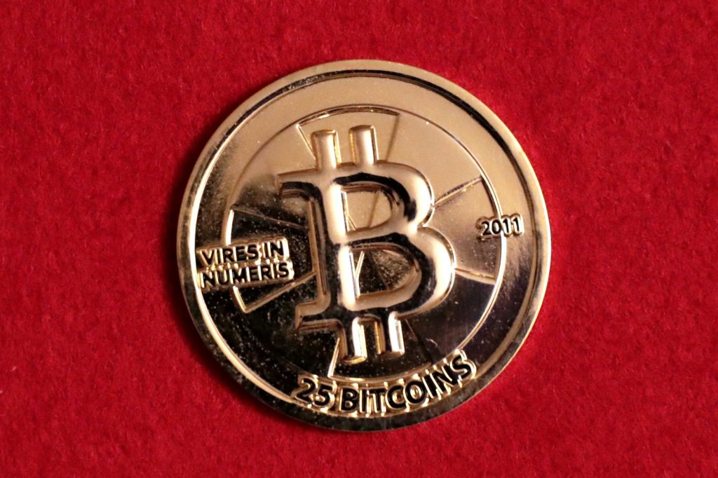 Bitcoin Whales Increase Holdings as CryptoQuant Signals Late-Stage Bear Market Accumulatio