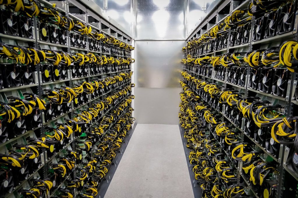 Bitcoin Mining Shifts From Home CPUs to Industrial Farms Amid Rising Energy Costs