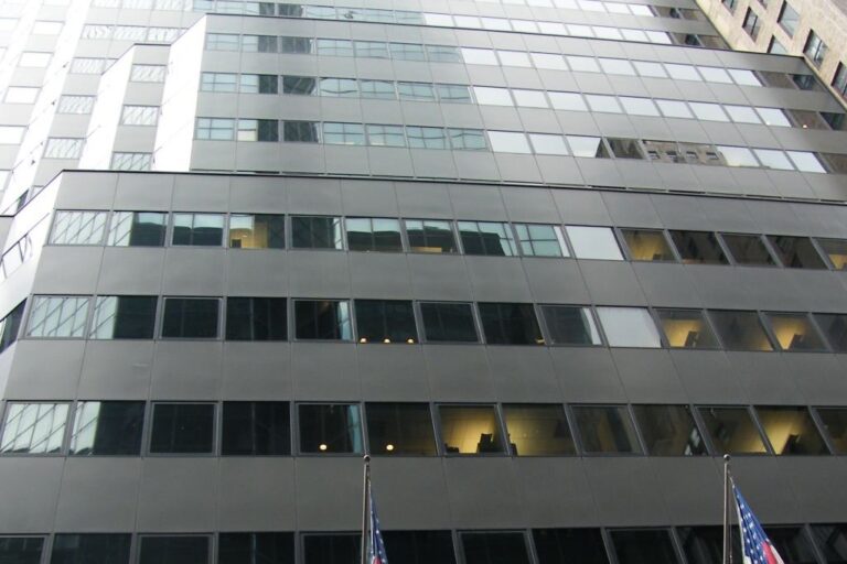 BlackRock Files for Bitcoin ETF That Caps Losses at 10% but Limits Upside